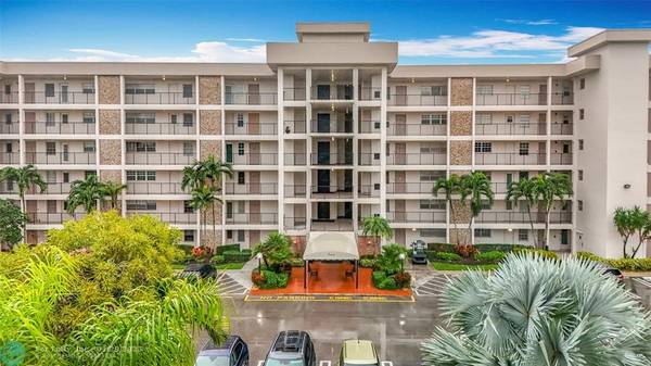 Pompano Beach, FL 33069,3000 N Palm Aire Dr  #401