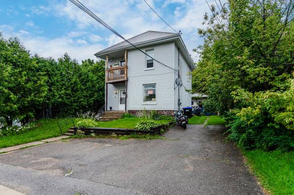 643 645 Dominion AVE, Simcoe, ON L4R 1R6