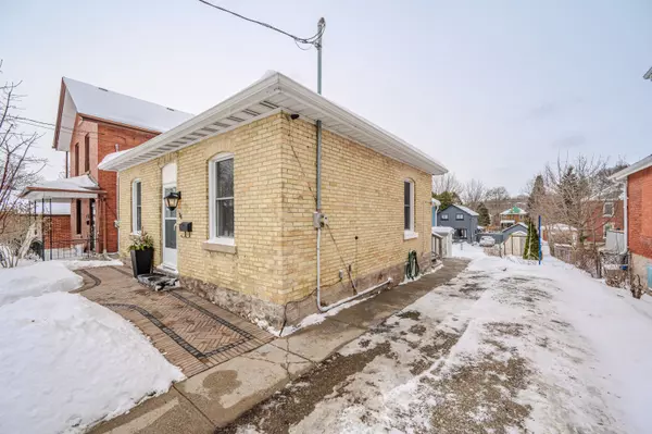 Wellington, ON N1E 3B9,36 Manitoba ST