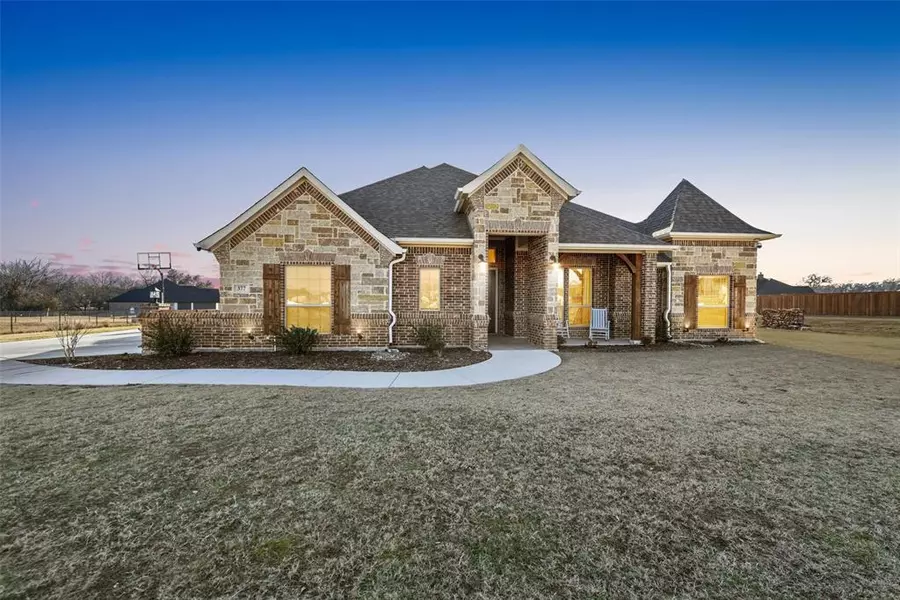 377 Wayward Spur, Springtown, TX 76082