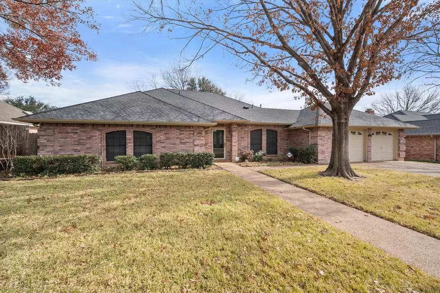 6211 Suffolk Drive, Arlington, TX 76001