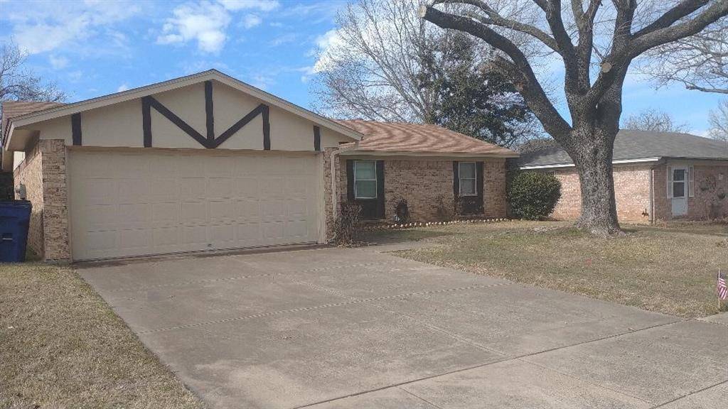 201 N Heights Drive, Crowley, TX 76036