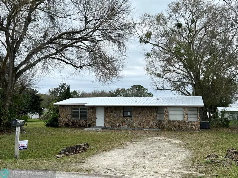 1940 NW 6th St, Okeechobee, FL 34972