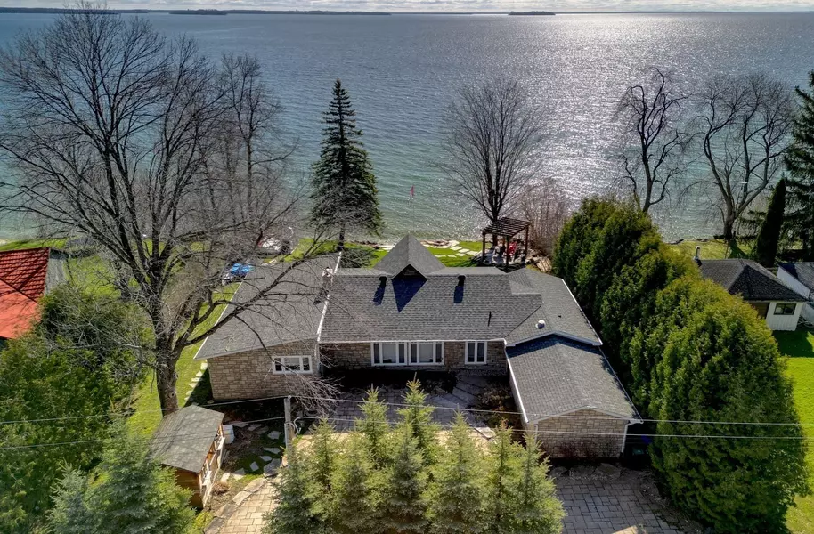 259 Moon Point DR E, Oro-medonte, ON L3V 6H1