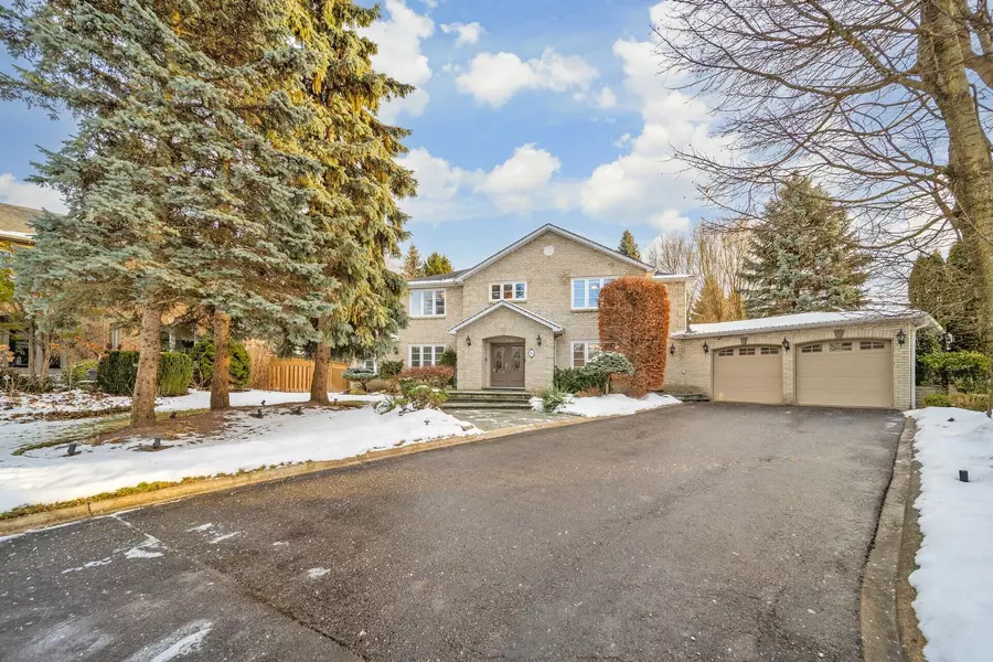 8 Enchanted CT, Brampton, ON L6Z 3M9