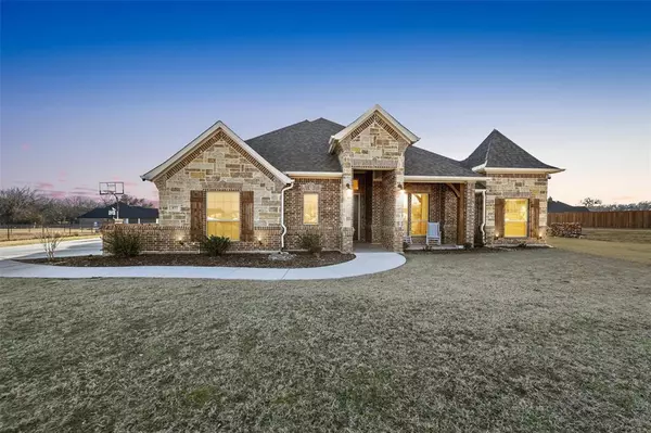 377 Wayward Spur, Springtown, TX 76082