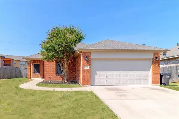 9352 Cynthia Court, Fort Worth, TX 76140