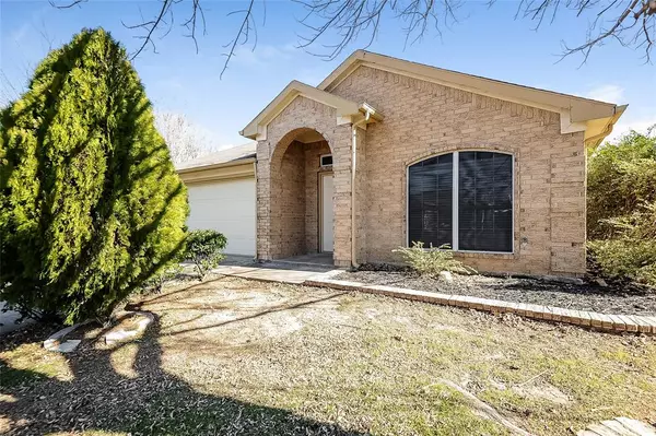 6209 Brookfall Drive, Arlington, TX 76018