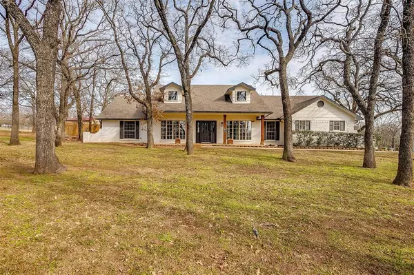 637 Curtis Road, Burleson, TX 76028