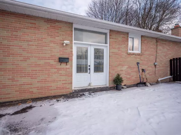 Newmarket, ON L3Y 3B2,807 Greenfield CRES #Upper