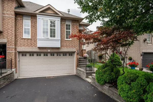 2225 Hummingbird WAY, Oakville, ON L6M 3Z6