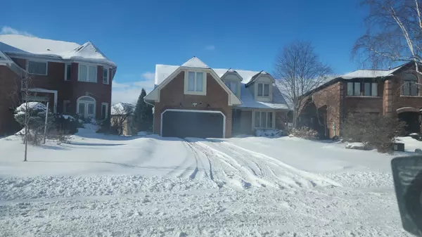 18 Falcon CT, Cambridge, ON N1T 1P2