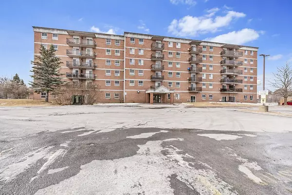 Frontenac, ON K7M 8J4,745 Davis DR #309