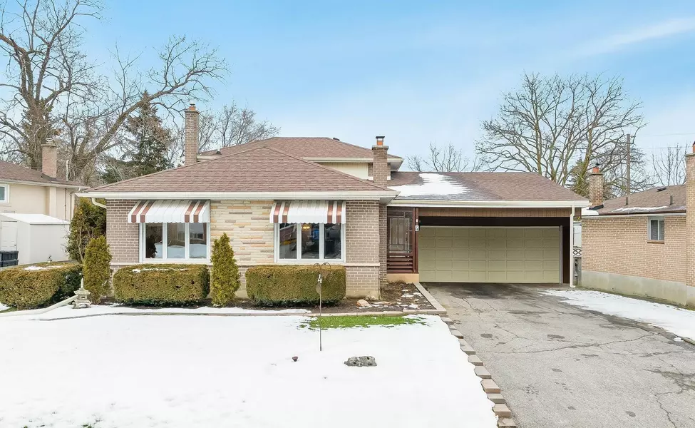 4 Kemano RD, York, ON L4G 2Y1