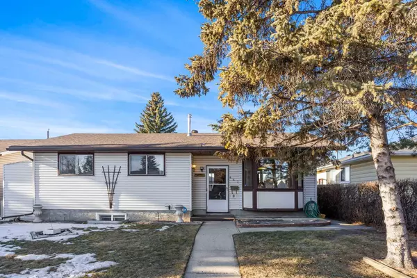 Calgary, AB T2A 4R3,447 Manora WAY Northeast