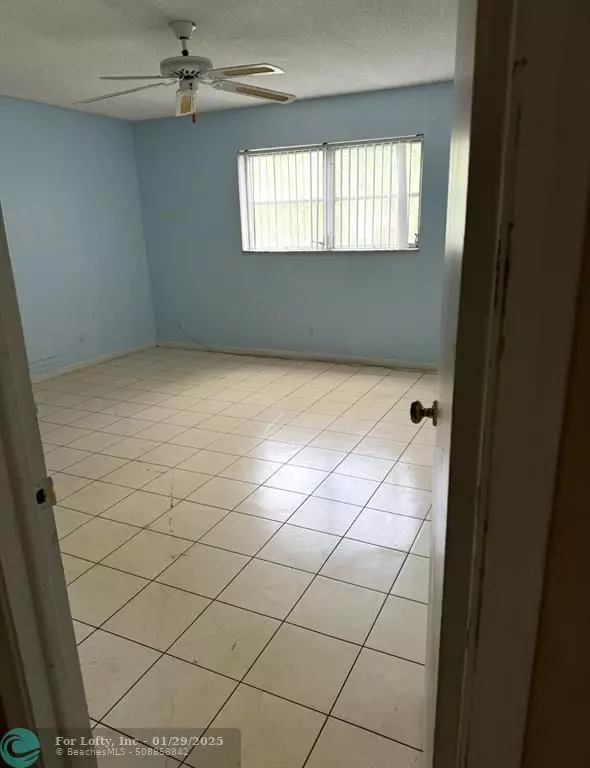 Lauderhill, FL 33313,4751 NW 21st St  #302