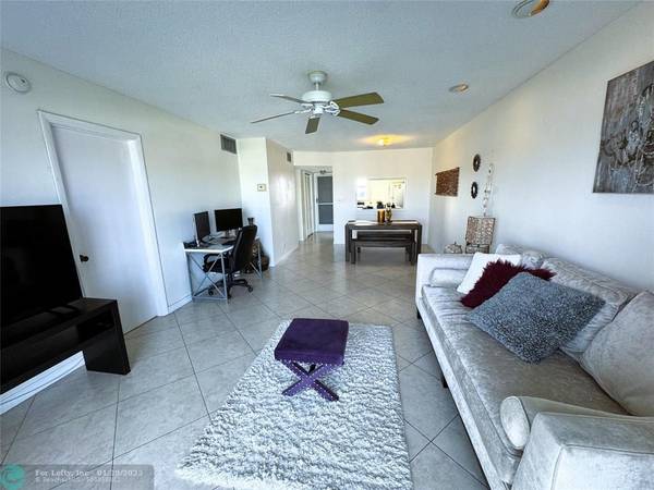 Deerfield Beach, FL 33064,1101 Crystal Lake Dr  #507