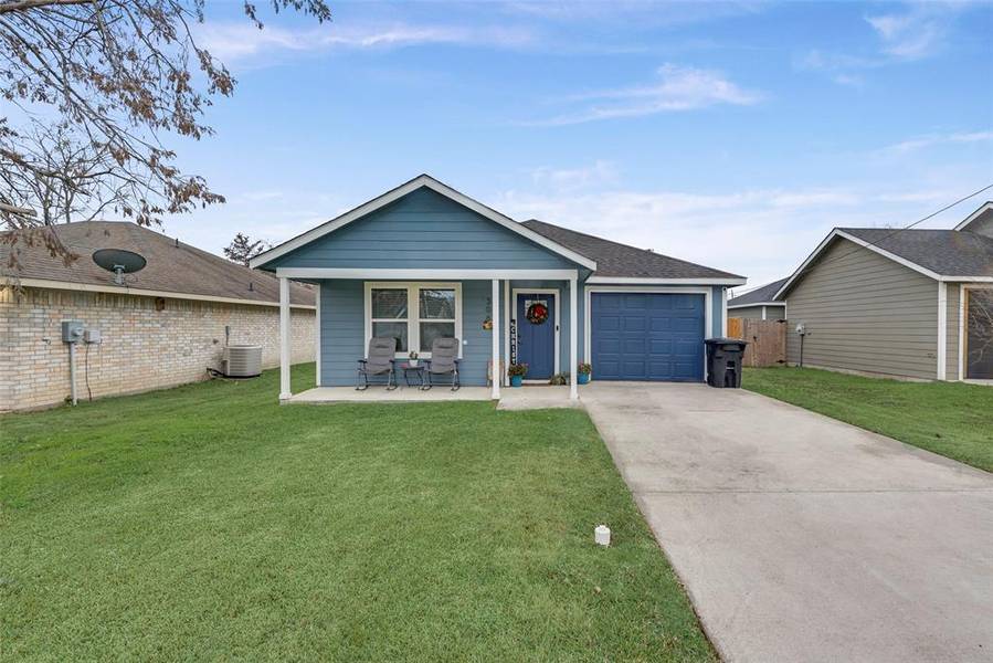 306 Thomas Street, Terrell, TX 75160