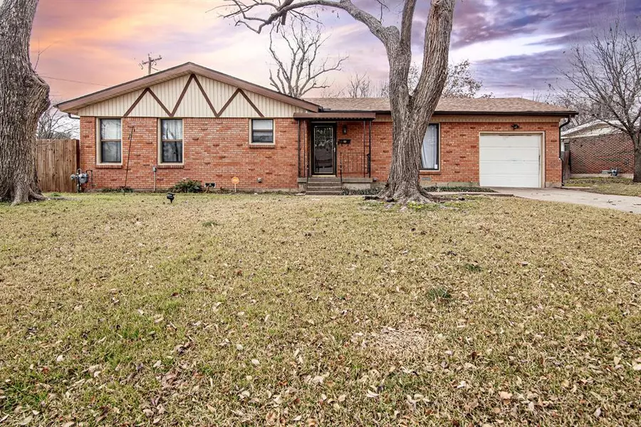 111 Cedar Street, Hurst, TX 76063