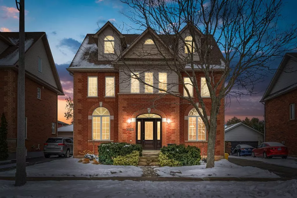 Oakville, ON L6H 7K5,2483 Sunnyhurst Close