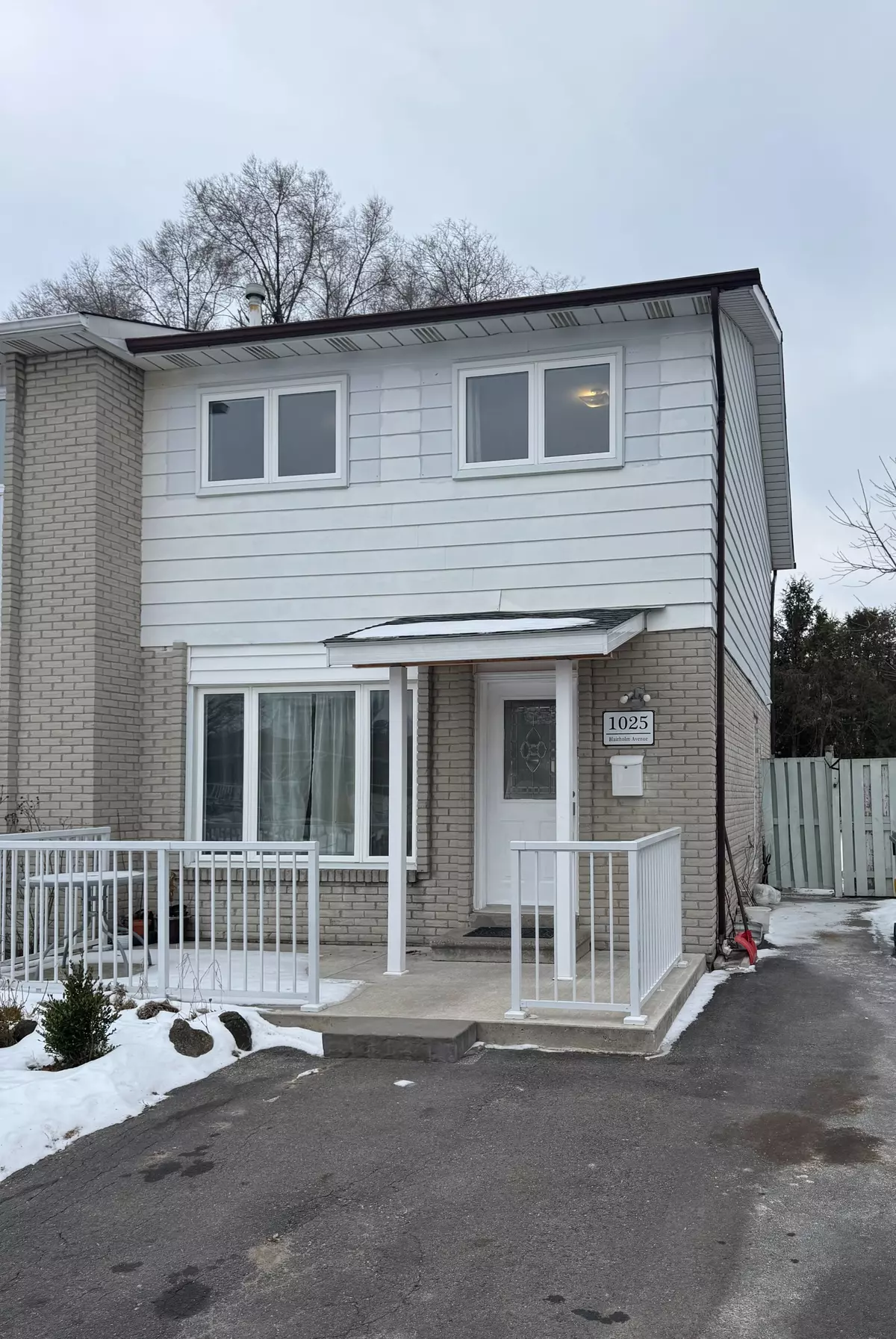 Mississauga, ON L5C 1G5,1025 Blairholm AVE