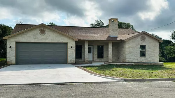 97 W Westwood LN, Kerrville, TX 78028