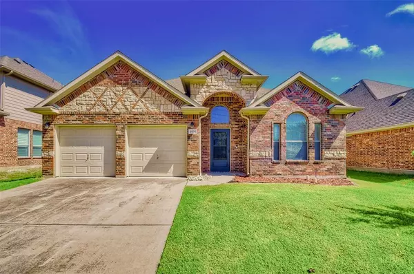 9816 Mullins Crossing Drive, Fort Worth, TX 76126