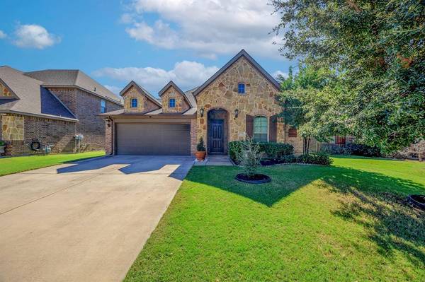 2739 Elmwood Drive, Burleson, TX 76028