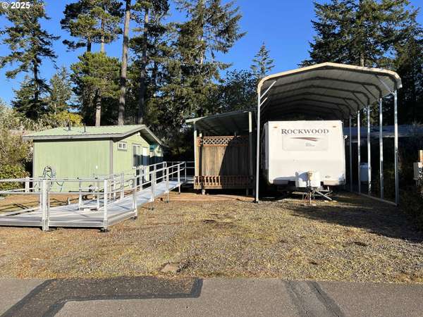 251 Outer DR, Florence, OR 97439