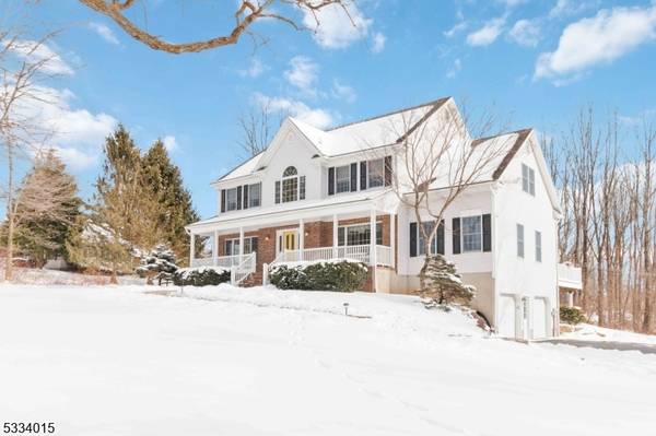 16 Thomas Farm Ln, Washington Twp., NJ 07853