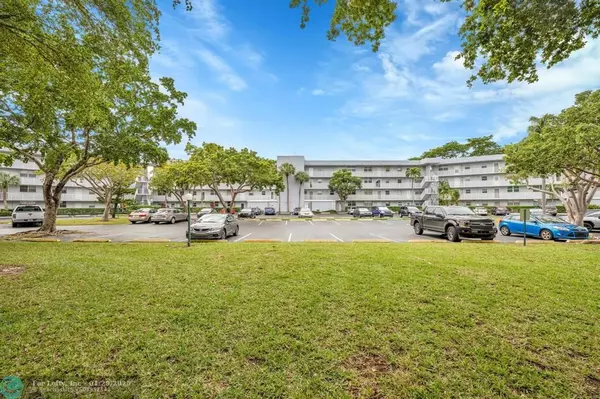 118 Royal Park Dr  #4G, Oakland Park, FL 33309