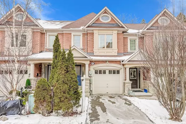 332 Doak LN, Newmarket, ON L3Y 0A7