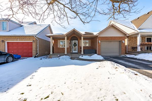 13 Silvercrest CT, Thorold, ON L2V 5B4