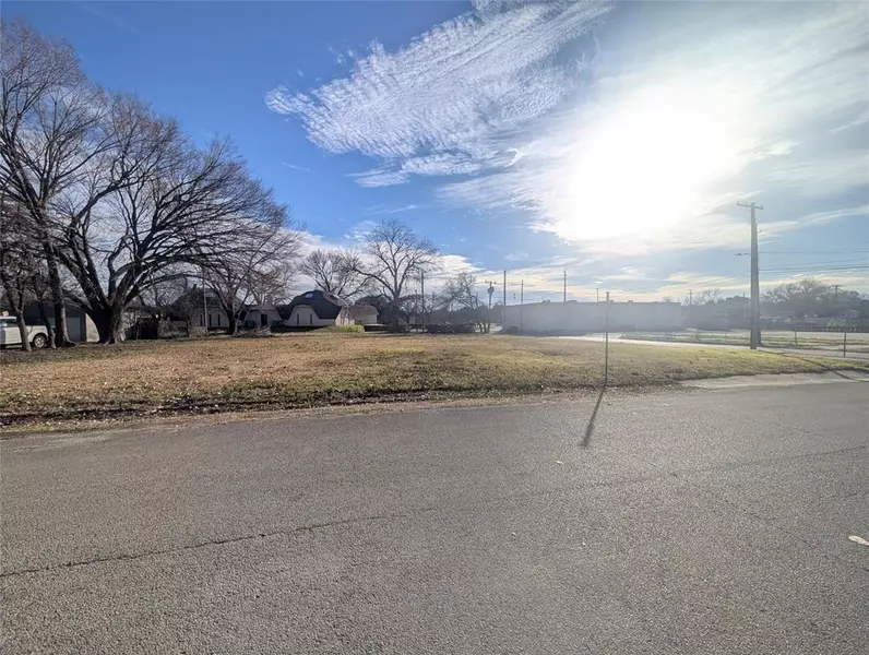 1316 W Avenue Avenue E, Garland, TX 75040