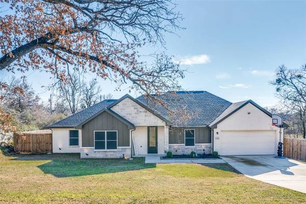 7729 Ella Young Drive, Fort Worth, TX 76135