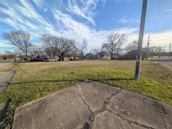 1312 W Avenue Avenue E, Garland, TX 75040