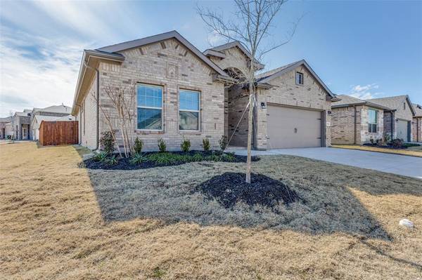 2301 Monoceros Drive, Fort Worth, TX 76052