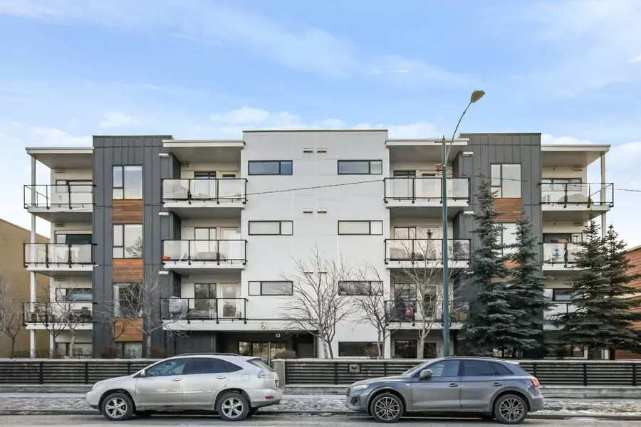 1521 26 AVE Southwest #102, Calgary, AB T2T 1C4