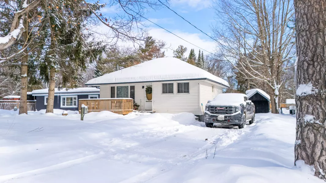 47 Lakeshore RD W, Oro-medonte, ON L0L 2E0