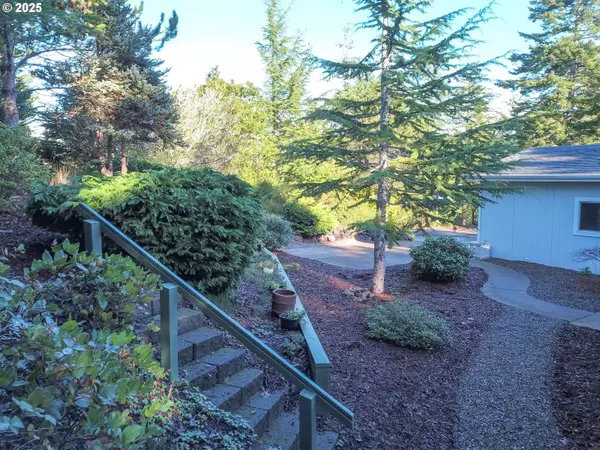 Florence, OR 97439,905 LILLIE CIRCLE CT