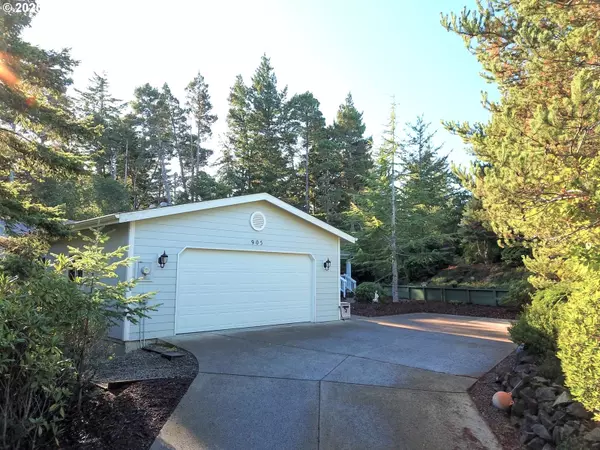 Florence, OR 97439,905 LILLIE CIRCLE CT