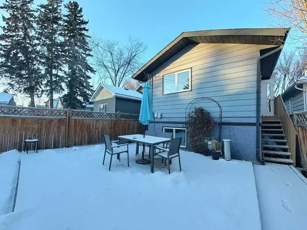 Calgary, AB T2M 0Y7,525 19 AVE Northwest