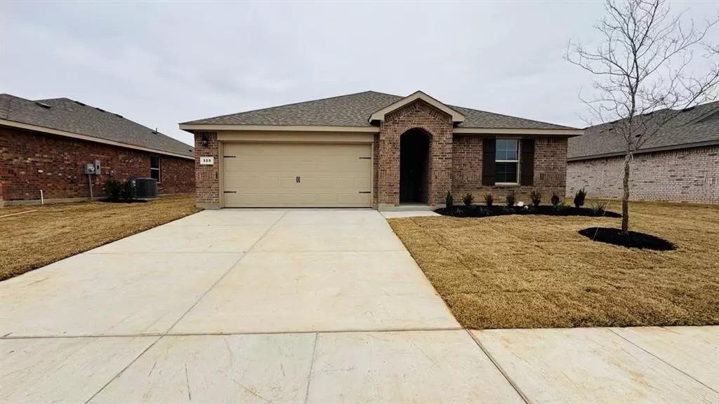 320 WILDROSE Circle, Cleburne, TX 76033