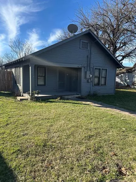 253 W Archer Street, Jacksboro, TX 76458