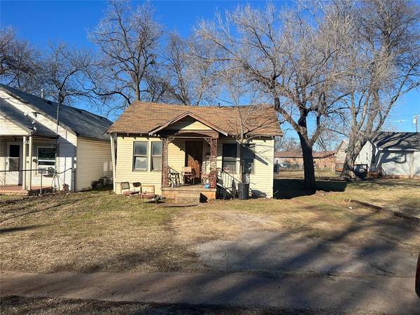 210 W Ada Sipuel Avenue, Chickasha, OK 73018