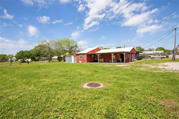 Bailey, TX 75413,97 N Main