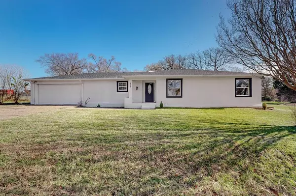 113 E Bayside Drive, Mabank, TX 75156