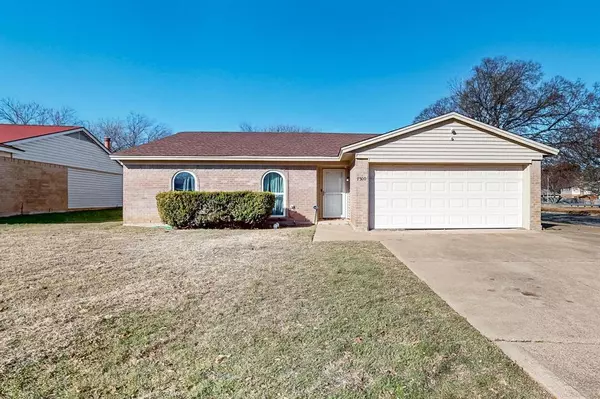 7500 Weatherwood Court, Fort Worth, TX 76133