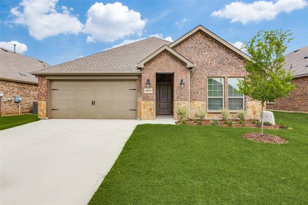 2942 Trusting Way, Aubrey, TX 76227