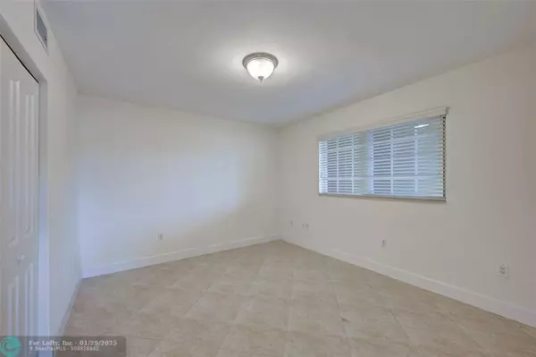 Pompano Beach, FL 33060,410 SW 15th St  #101